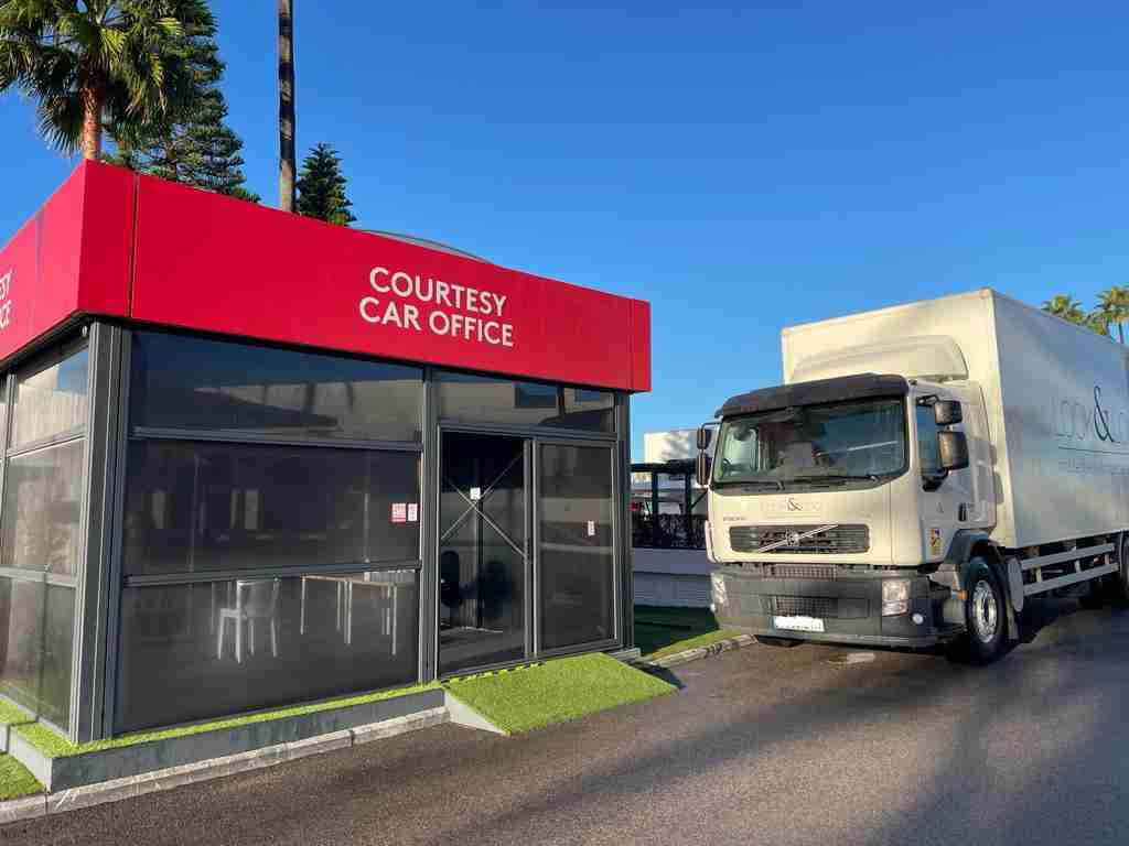 Transporte e instalación de aseos portátiles